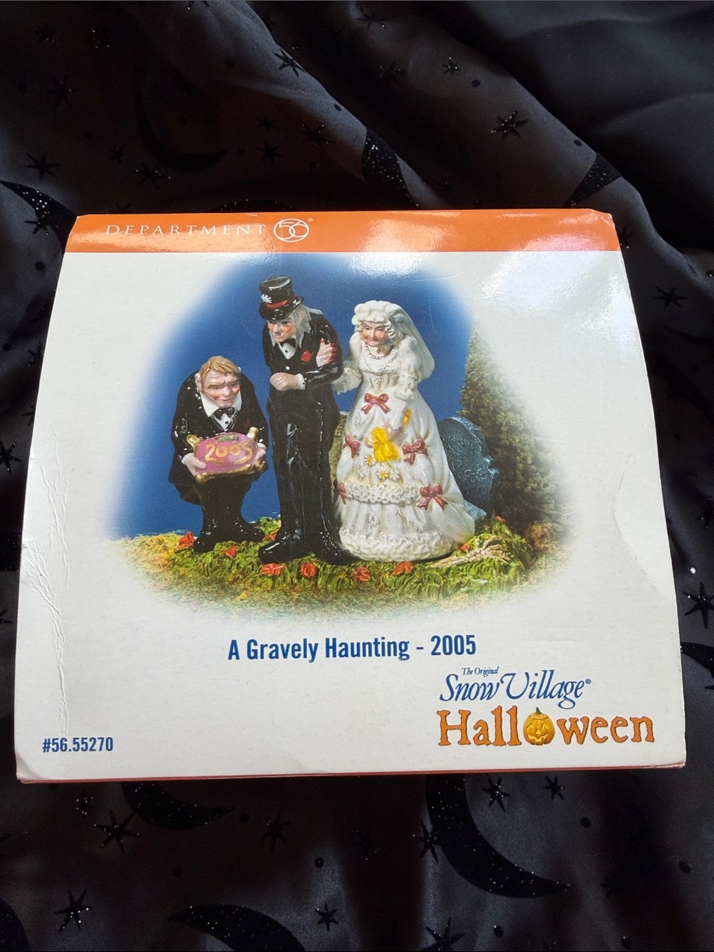 Department 56 A Gravely Haunting 2005 - retired